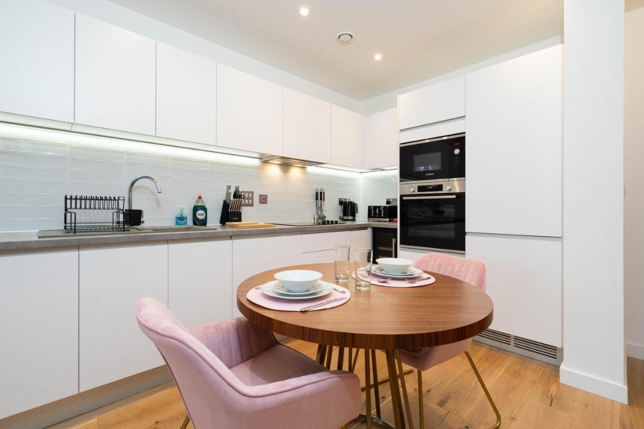 Maevela Apartments ☆ Pink Luxury Apartment With Balcony - Birmingham City Centre - 5 Min Walk From Bullring, Cube, Mailbox, New Street Station - Free Netflix & Wifi ภายนอก รูปภาพ