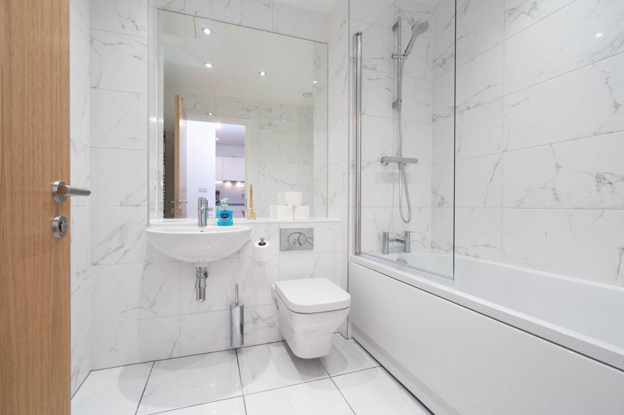 Maevela Apartments ☆ Pink Luxury Apartment With Balcony - Birmingham City Centre - 5 Min Walk From Bullring, Cube, Mailbox, New Street Station - Free Netflix & Wifi ภายนอก รูปภาพ