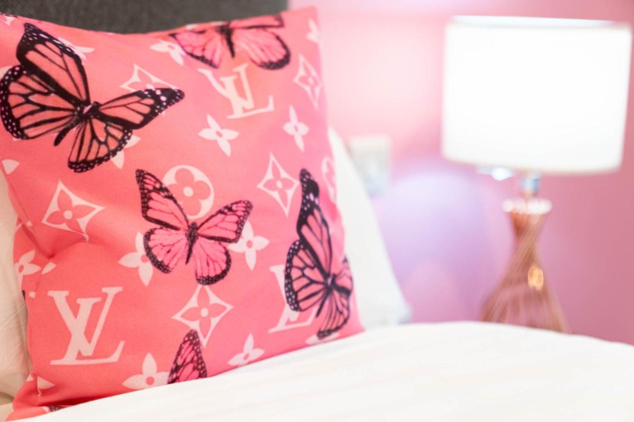 Maevela Apartments ☆ Pink Luxury Apartment With Balcony - Birmingham City Centre - 5 Min Walk From Bullring, Cube, Mailbox, New Street Station - Free Netflix & Wifi ภายนอก รูปภาพ