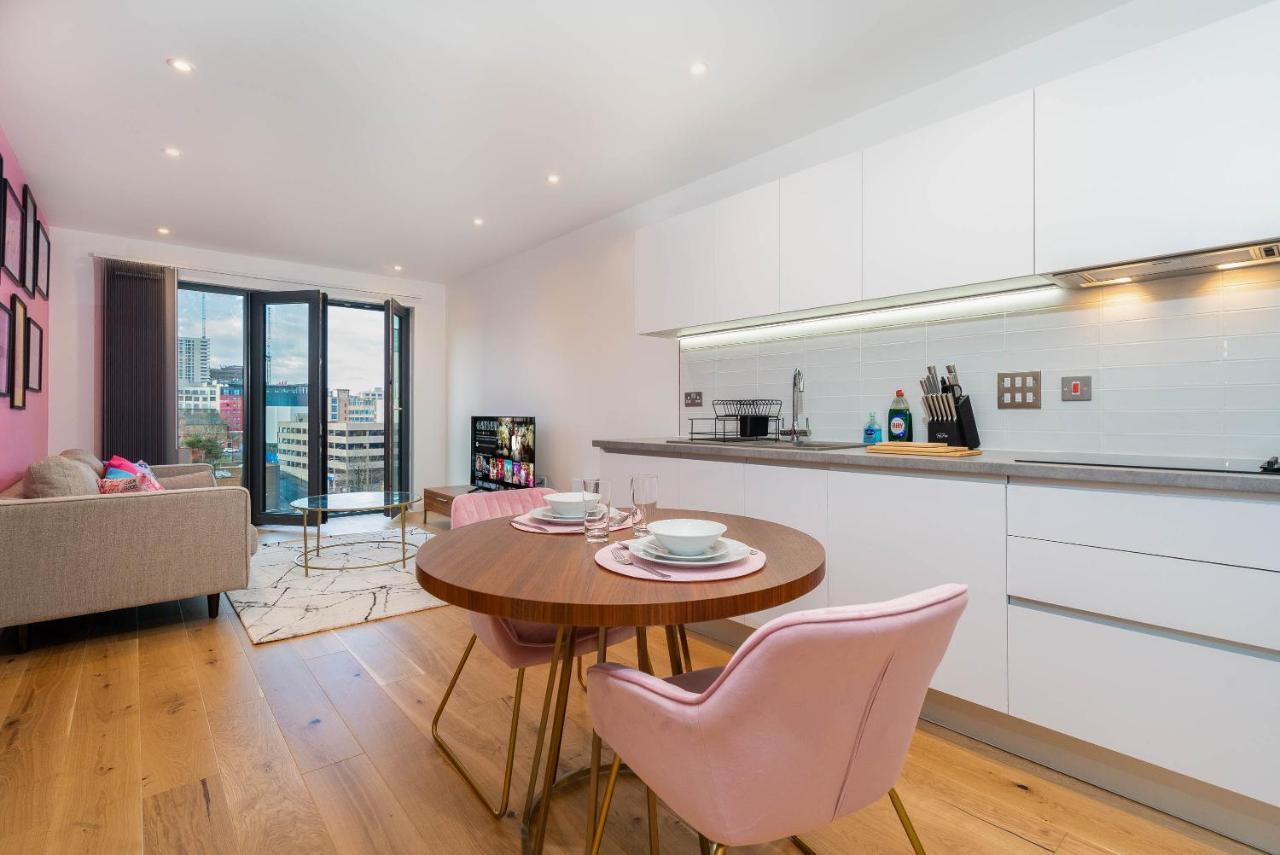 Maevela Apartments ☆ Pink Luxury Apartment With Balcony - Birmingham City Centre - 5 Min Walk From Bullring, Cube, Mailbox, New Street Station - Free Netflix & Wifi ภายนอก รูปภาพ
