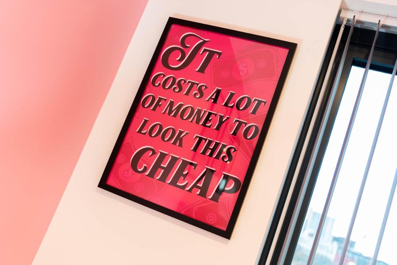 Maevela Apartments ☆ Pink Luxury Apartment With Balcony - Birmingham City Centre - 5 Min Walk From Bullring, Cube, Mailbox, New Street Station - Free Netflix & Wifi ภายนอก รูปภาพ